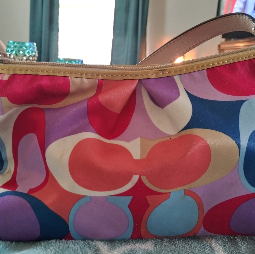 Assorted purses - Picture 4 of 16